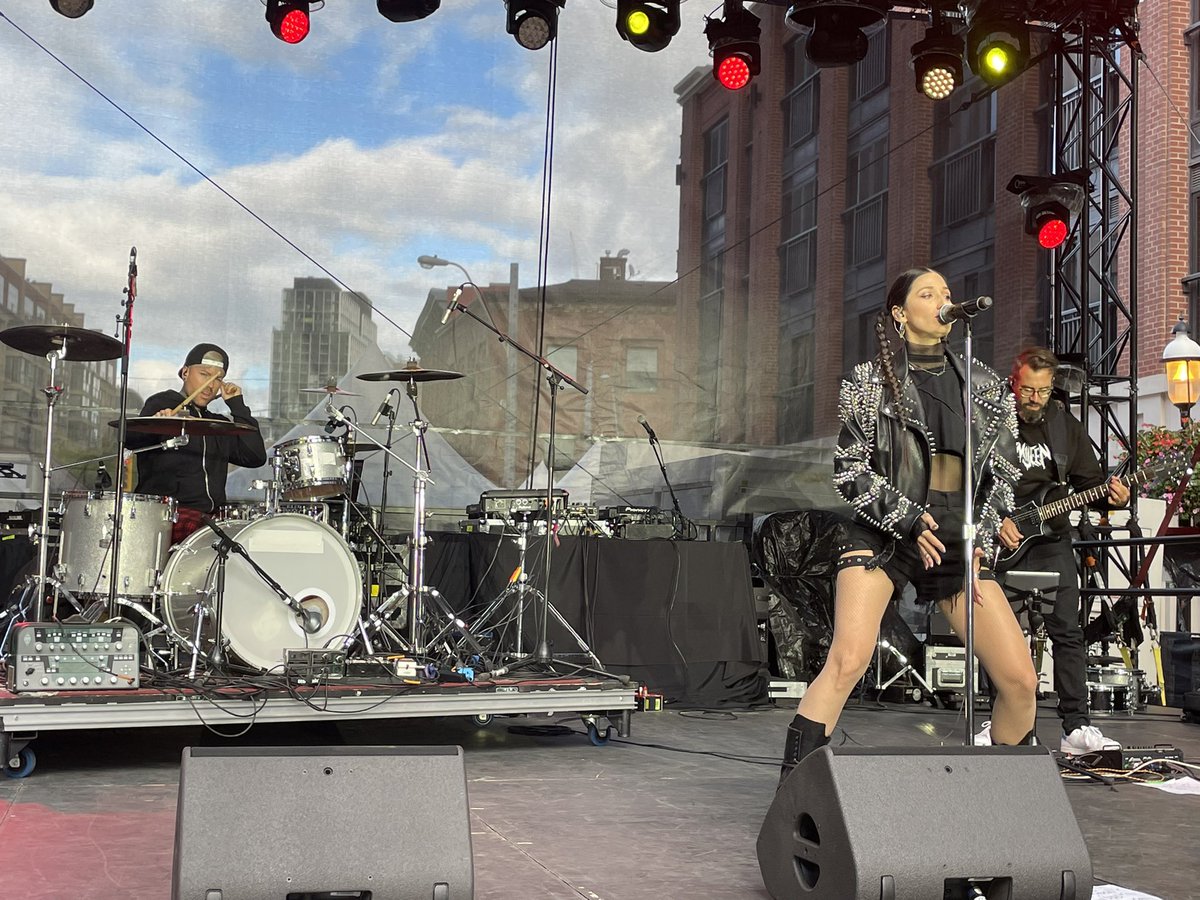 LEMMON STAGE // tweet media