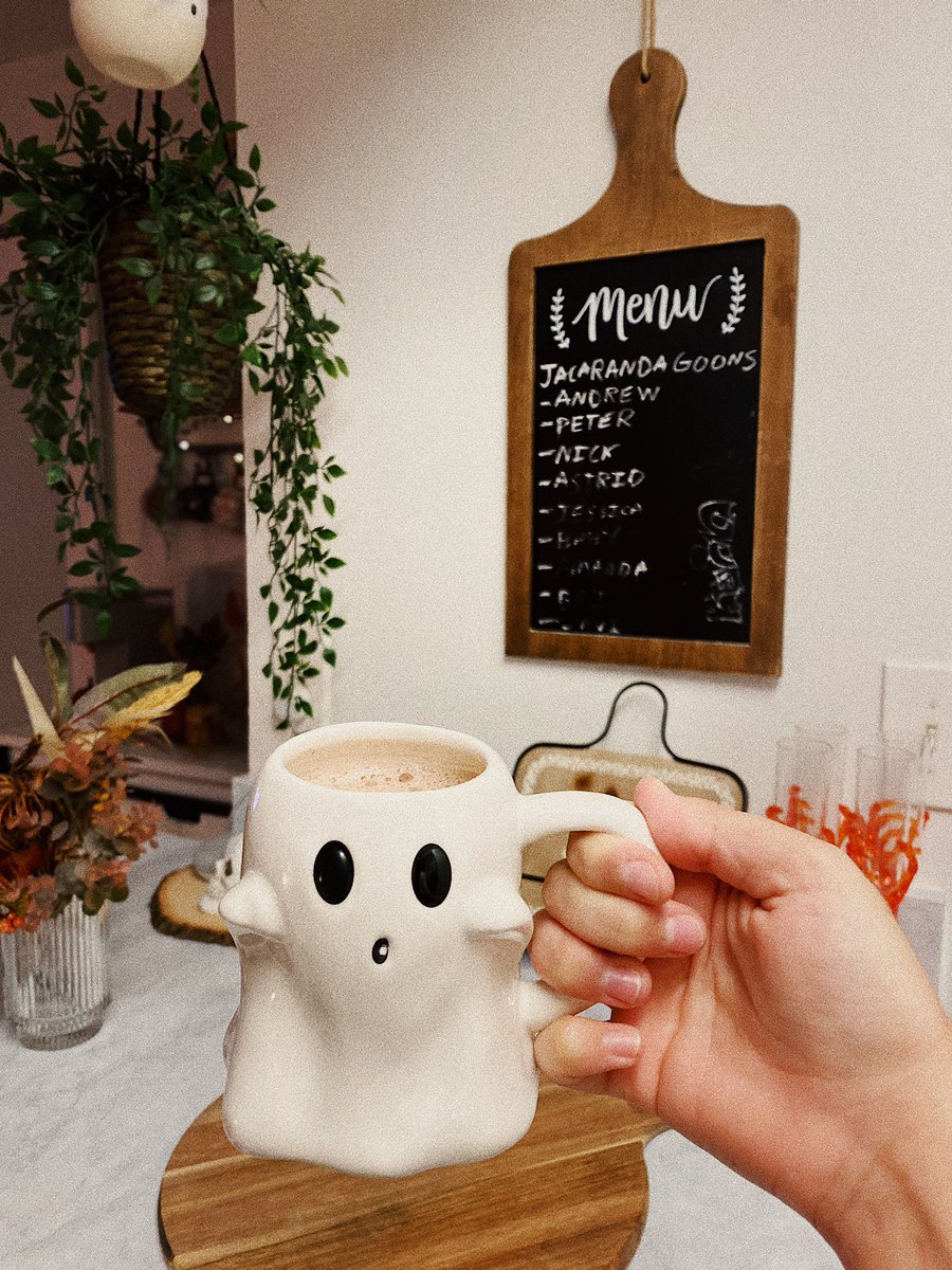 idcnicole's tweet photo. ghostly mostly: who let the ghosts out 👻 https://t.co/wlkEYXmlDq
