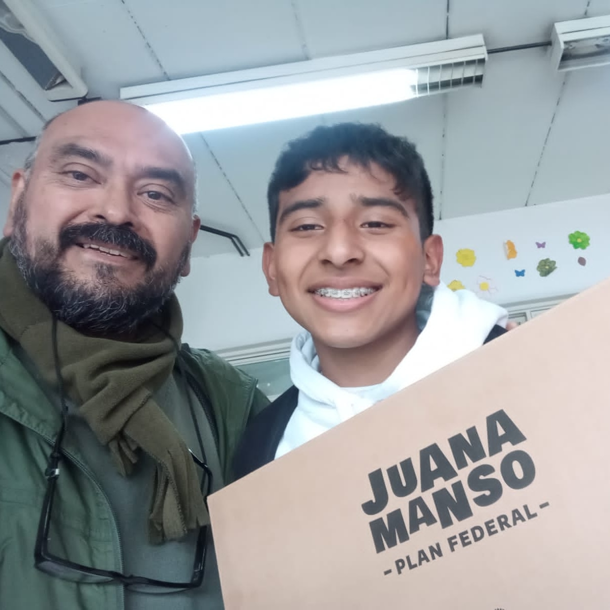 lopezfidel2010's tweet photo. ESTADO PRESENTE 🇦🇷
Queremos agradecer al Presidente Alberto Fernández y al Ministro de Educación de la Nación #JaimePerczyk por las computadoras que recibimos en San Miguel para nuestras pibas y pibes de las EES 3 y EES 4.
Comisión Educación
PJ San Miguel
Cjal. Juanjo Castro https://t.co/ofxVdWAS3o