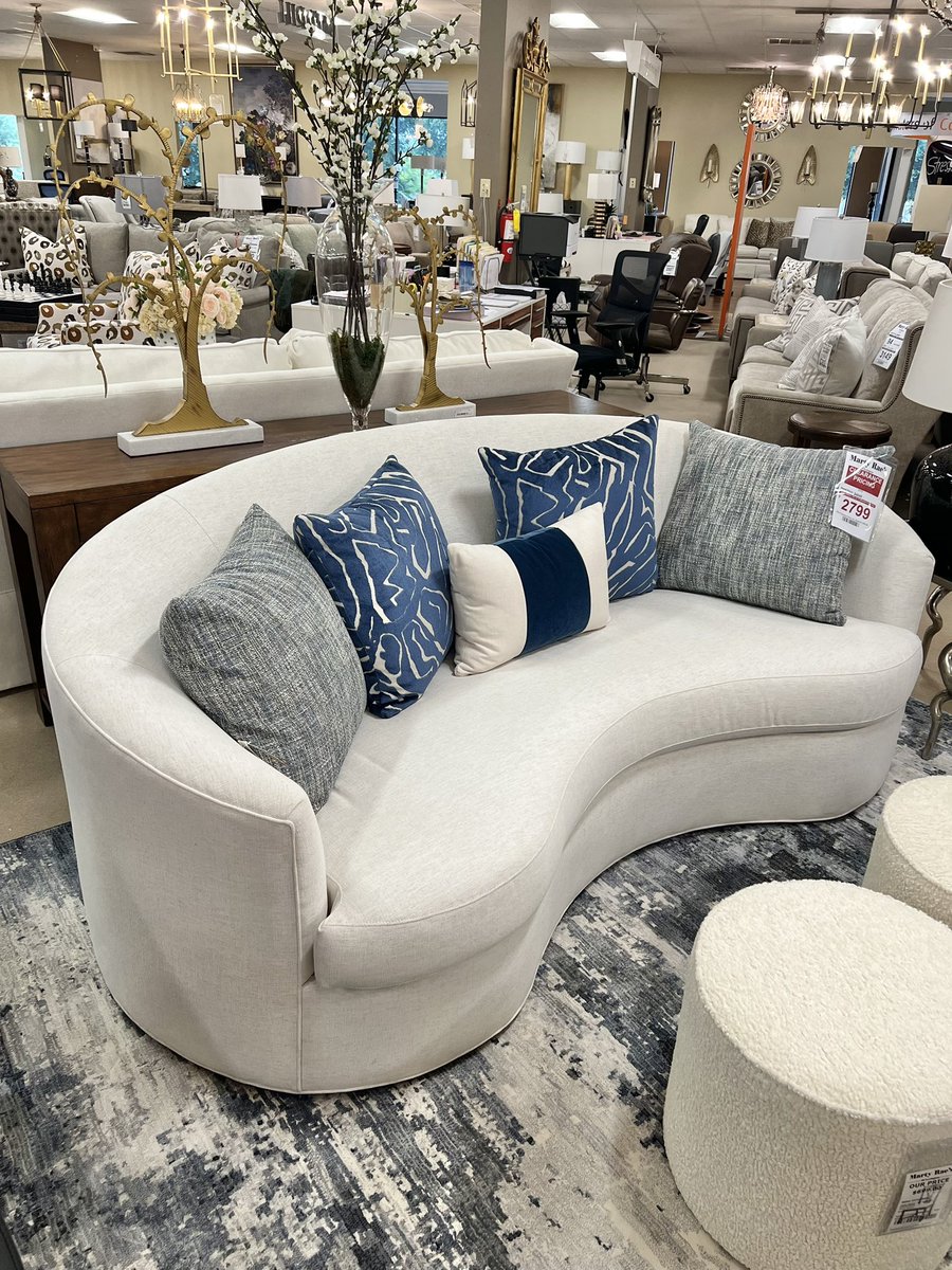 MartyRaes's tweet photo. This Paul Roberts sofa has been reduced to $2599! 
#columbiasc #sofa #camdensc #westcolumbiasc #sumtersc #forestacressc #lexingtonsc #interiordesign #accentfurniture #aikensc https://t.co/lJIyQxHz1u