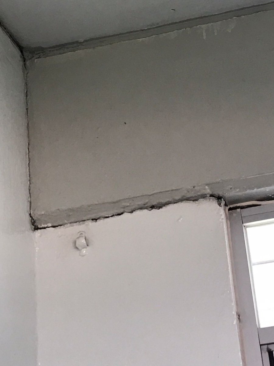 MartnCo04746968's tweet photo. 🚨 ATENCIÓN #CONALEP2
Y al ESPURIO de @alfredodelmazo
Esto fue causado por los #sismos de el 19 y 21 del presente mes. En caso de una desgracia en ese #conalep culpo de todo lo que pase ahí a @alfredodelmazo y como ya lo puse arriba, EL ESPURIO DEL #EstadoDeMexico https://t.co/YliPYRa8Gh