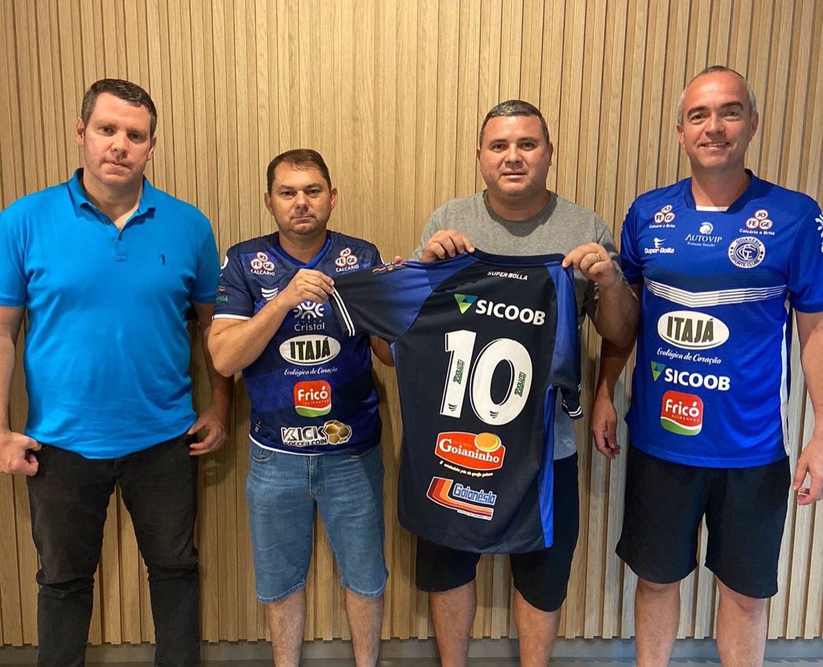 É com muita alegria que anunciamos a contratação do nosso ídolo Nonato como Gerente de Futebol do Goianésia Esporte Clube.
Ele chega para integrar a equipe juntamente com nosso Diretor de Futebol Fabrício Gelol que está conosco há mais de 10 anos.

Bem-vindo Nonato!🙌🏻💙