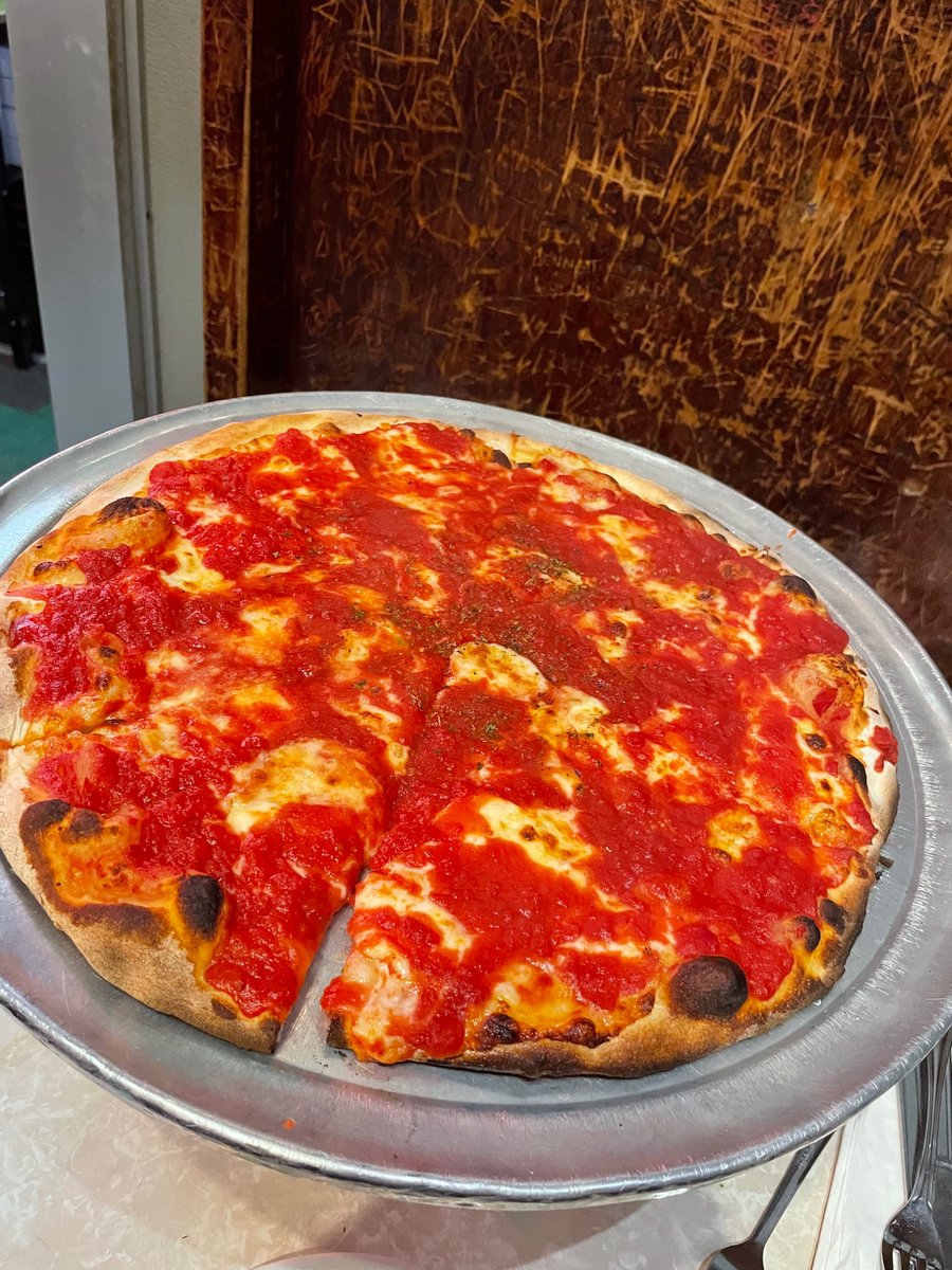 H_Frommer's tweet photo. #JohnsOfBleeckerSt https://t.co/jkefMVP9mM