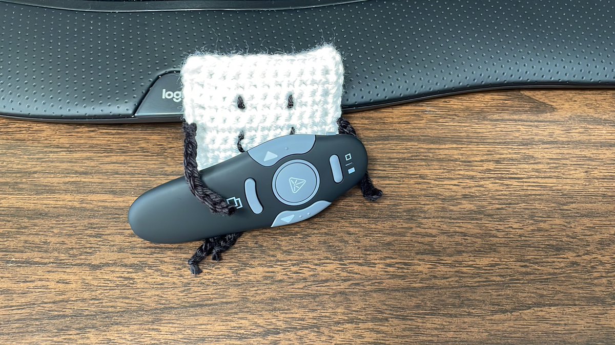 Don’t worry, I’ll take over presenting! #AU2022 #pixelart #BIMyarn <a href="/manfred_steger/">Manfred Steger</a>