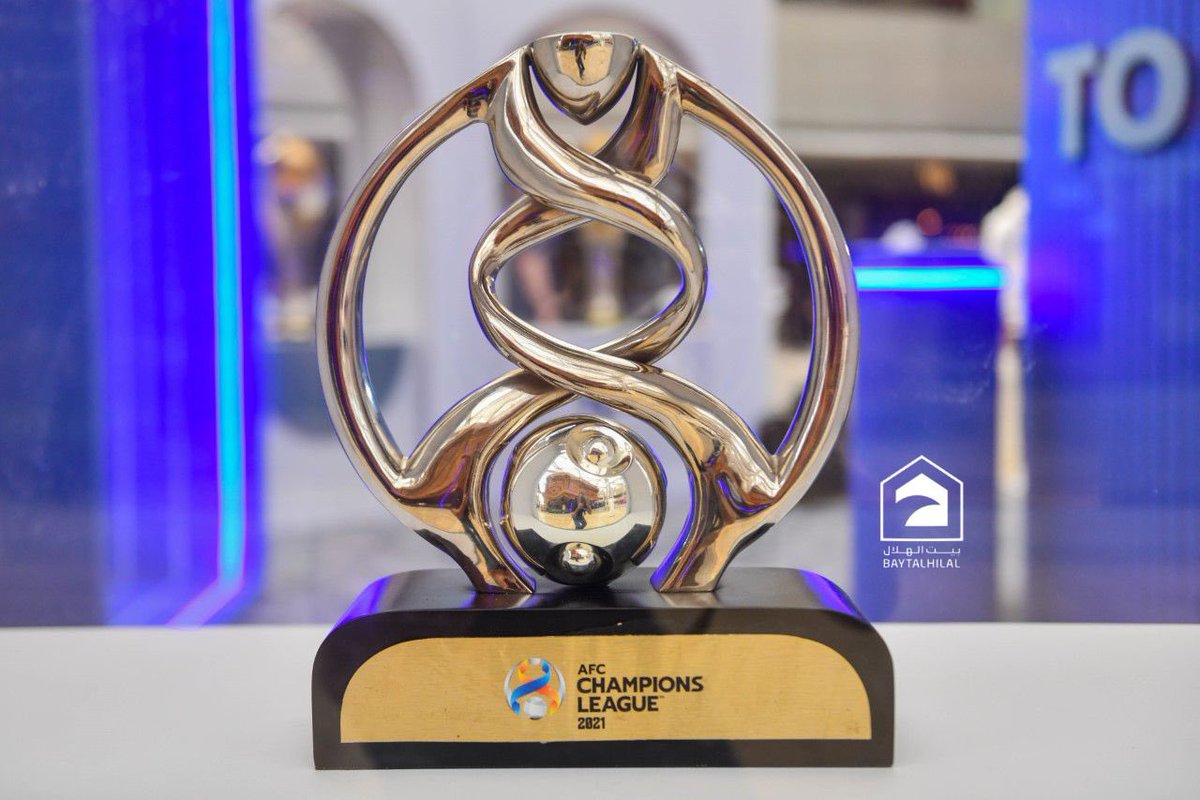 baytAlhilal's tweet photo. كأس المؤسس وكأس آسيا في معرض هوية #الهلال بالكويت 💙🇰🇼. https://t.co/jOqN60xvdN
