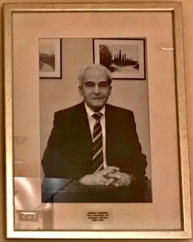 …Also hung on the 5th floor of College Hall, beneath its clock tower, another ‘towering’ figure from @AUB_Lebanon.
#MakhloufHaddadin RIP ❤️