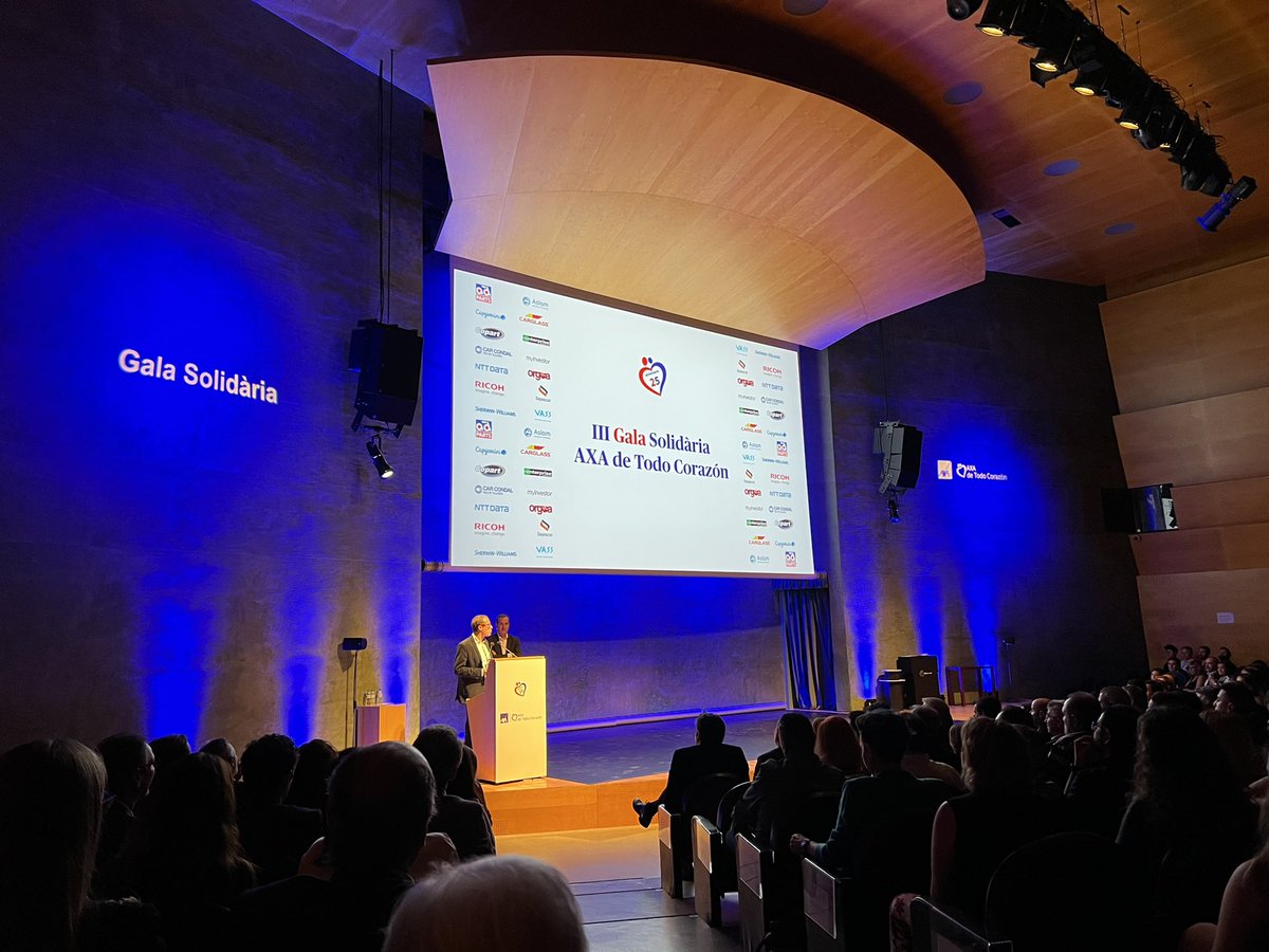 FundacionAXA's tweet photo. “Mi vida ha cambiado gracias a AXA de Todo Corazón. Cuando ves la gratitud de quienes más lo necesitan, los problemas de tu día a día desaparecen”. 
Mariano de Abajo es nuestro voluntario del año, gracias por tu solidaridad 💙
#GalaSolidariaAXA https://t.co/LdAOwUinit