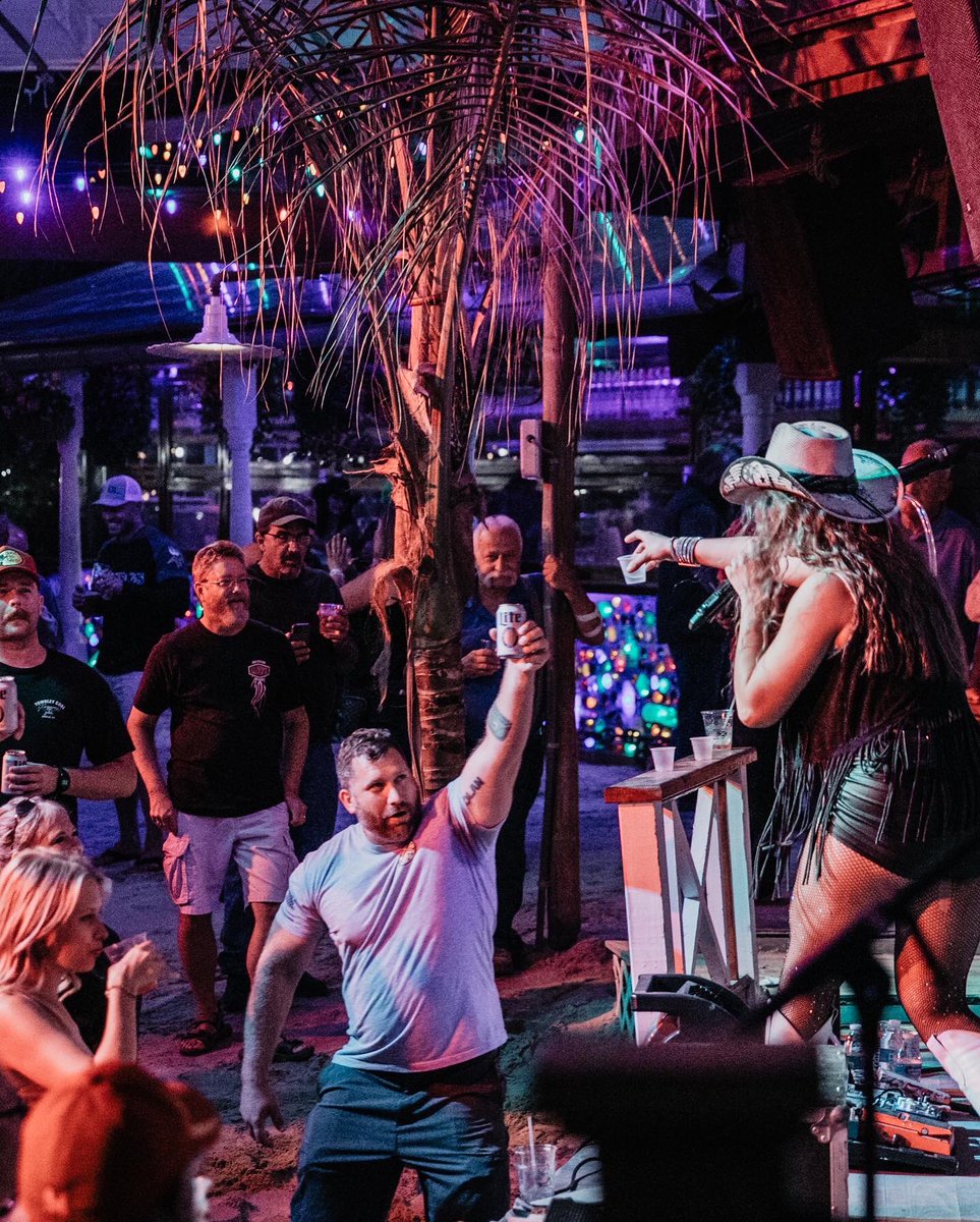 TripleRailTurn's tweet photo. @SeacretsUSA // Bike Week // Night 2 https://t.co/CMHUZwoPkn