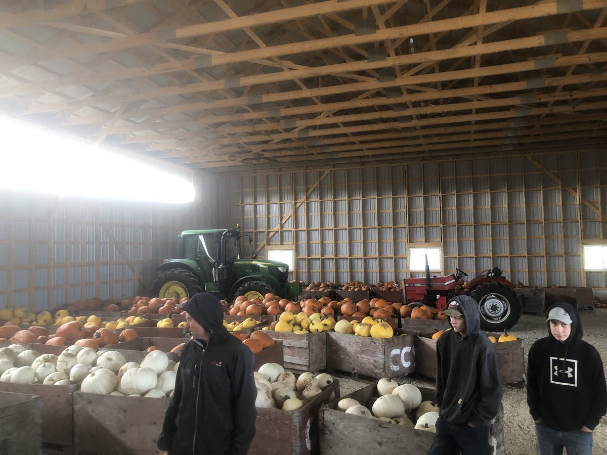 LEAF class enjoyed a tour of <a href="/Harwill_Farms/">Harwill_Farms</a> with Luke @MWCLHartung pumpkins, market garden, crops, and most importantly farm safety! Thanks Luke for your continued support!
