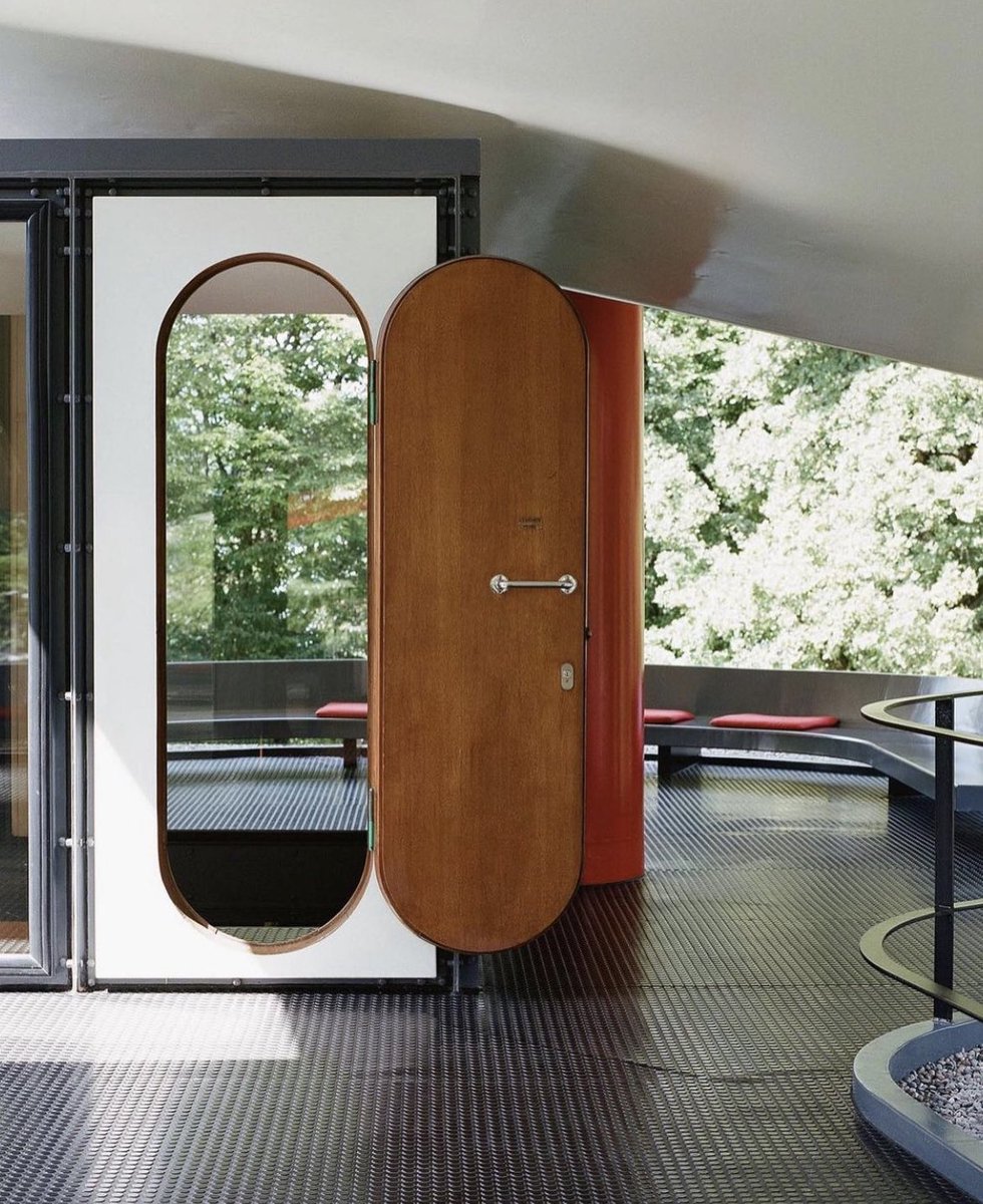 linear_magazine's tweet photo. The modern, industrial whimsy of Le Corbusier https://t.co/QchyX3W0fl