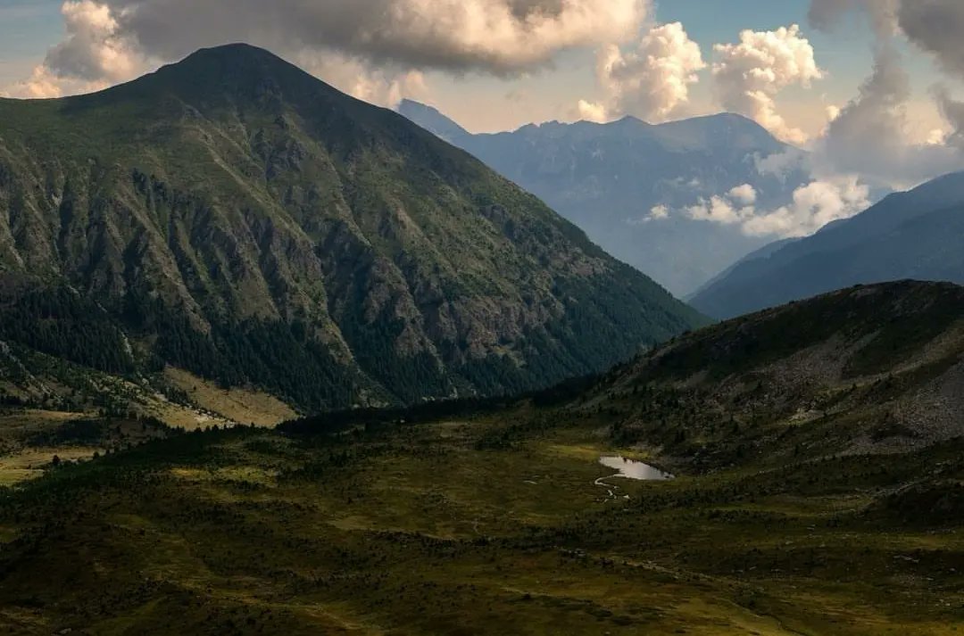 peaksofthebalka's tweet photo. Aroubd the 5 stages in Peaks of the Balkans trail 🏞️⛰️💚🌲🥇
°
@shot_by_jeroen
°
#mountains #hiking #hikingculture #hikingtrails #hikingadventures #mountainexperiences #outdoors #travel #travelphotography #experiences #mountainstourism https://t.co/ZipubdUWOb