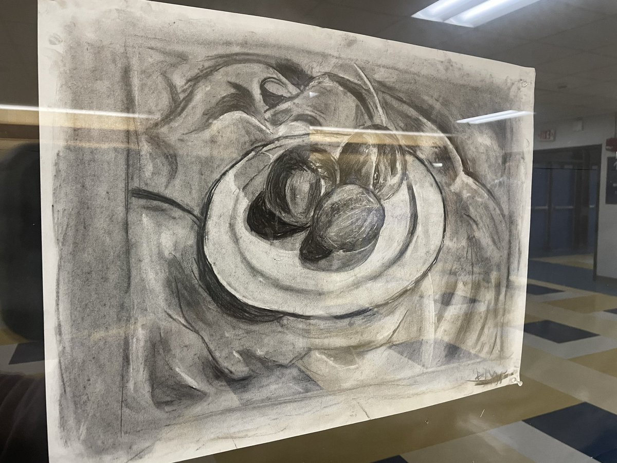 We’re excited to start something new this year at FHS. Our NAHS Officers are taking control of the art display case by the MC. Swing by to check out NAHS President, Olivia Alexis’s incredible portfolio of work from
Pre College❤️ #nationalarthonorsociety