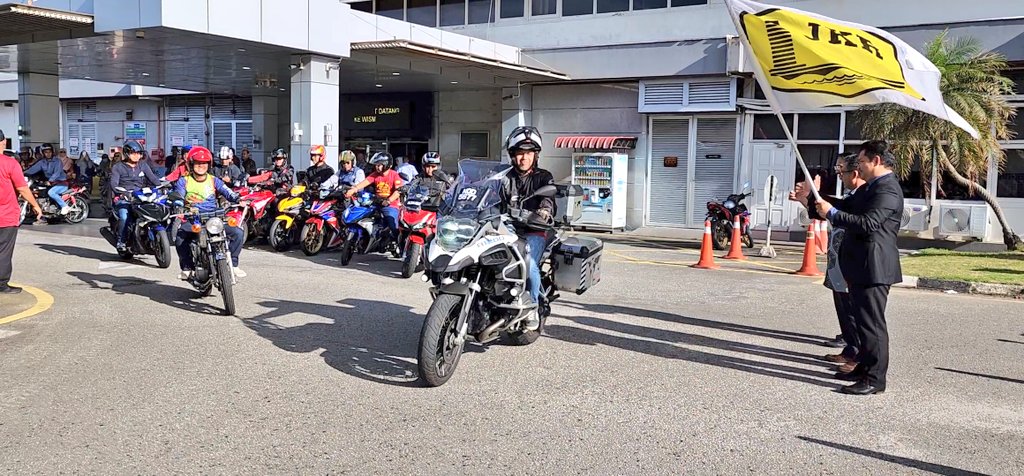 Majlis pelepasan Konvoi Bermotosikal oleh Timbalan Pengarah (P) <a href="/HasliJKR/">Hasli Ibrahim (Ir. Dr.)</a> Sempena Program Lawatan Bermaklumat &amp; Jalinan Mesra JKR Terengganu ke <a href="/jkrguamusang/">JKR Gua Musang</a>  dan <a href="/JkrCameron/">Cameron Highlands</a> 22 - 24 September 2022.
<a href="/JKRMalaysia/">JKR Malaysia</a> <a href="/IrZulkefly/">Mohd Zulkefly S</a> <a href="/IrHjMdridzwan/">IrHjMdridzwan</a> <a href="/JkrMalwi/">MOHAMAD ALWI MAT ZIN</a>