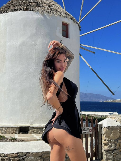 Hi from Mykonos 😜🌪 https://t.co/FQ1d9RuHX1<a href="/tag/miami"class="tags"><span>#miami</span></a>