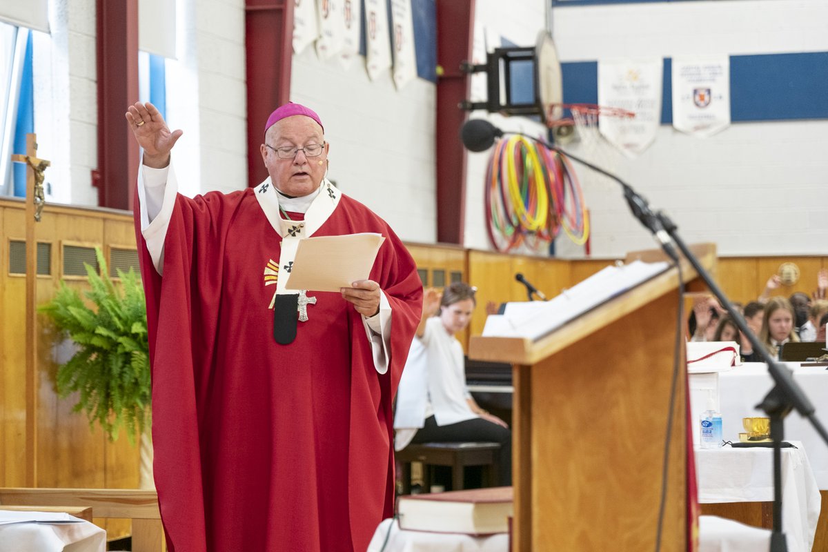 SacredHeartHfx's tweet photo. With open hearts and open arms, we welcomed our new school year and our new Head of School @dphillips3321 at our Opening of School Liturgy, officiated by @HalifaxYarmouth Archbishop Dunn and filled with prayer, music, and reflection. #MySHSH #wearesacredheart #community #blessed https://t.co/nqHWZRaSRr
