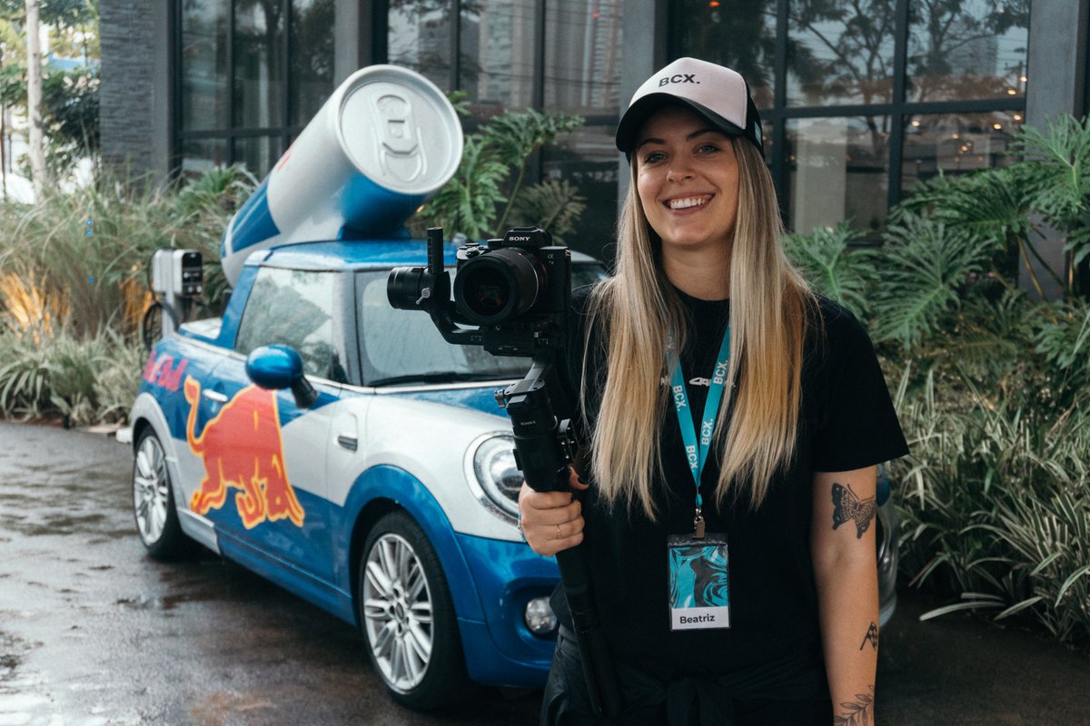 bcxcreators's tweet photo. Game Day com uma marca especial que faz parte da nossa rotina Red Bull 🏁❤️‍🔥

Como vocês dizem: Te dá aaasas, so let’s fly 🇪🇪

#BCXCreators #BCXFilms #MadeInRAO
#Redbull #Backstage #Behindthescenes #Audiovisual #Filmmaking https://t.co/VbqzaNkIBu