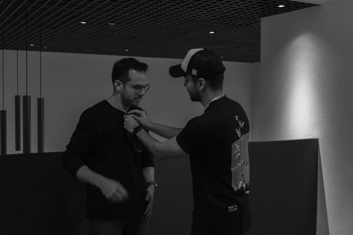 bcxcreators's tweet photo. Game Day com uma marca especial que faz parte da nossa rotina Red Bull 🏁❤️‍🔥

Como vocês dizem: Te dá aaasas, so let’s fly 🇪🇪

#BCXCreators #BCXFilms #MadeInRAO
#Redbull #Backstage #Behindthescenes #Audiovisual #Filmmaking https://t.co/VbqzaNkIBu
