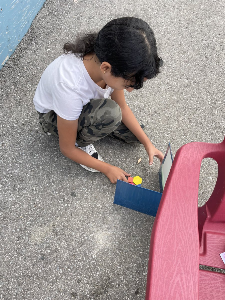sajefferson1's tweet photo. Taking math outside between random rain โ๏ธ showers today! We were trying another #OpenProblem today created by @marian_small Amazing to see the teamwork and communication skills in action @DesmondHDSB ๐ซถ https://t.co/ya1ZIbU8s3