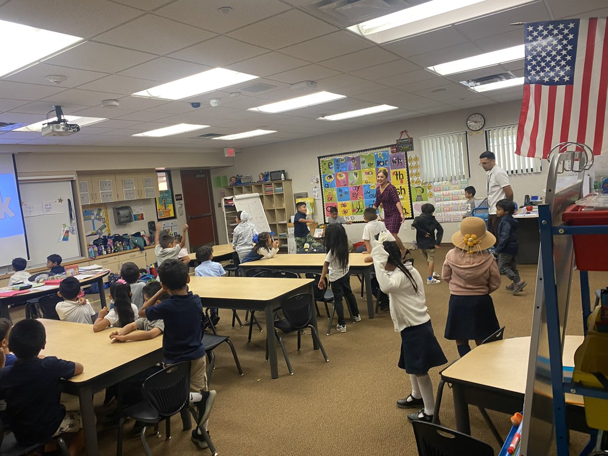 Jessica03997290's tweet photo. Kinder mornings are fun at Oasis! #singanddance #learnyourABCs https://t.co/1HVEMVJFxS