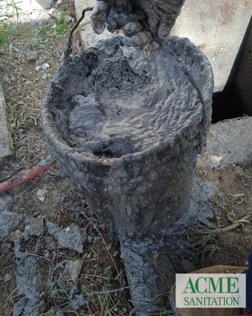 ACMESanitation's tweet photo. What happens when you don’t clean your grease trap 😰

Solid food particles settle at the bottom of the tank converting into a thick hard mass that becomes impossible to clean. This can create blockage in the drainage system. 
#ACMESanitation #greasetrapcleaning #septicsystem https://t.co/dh2917ztZ1