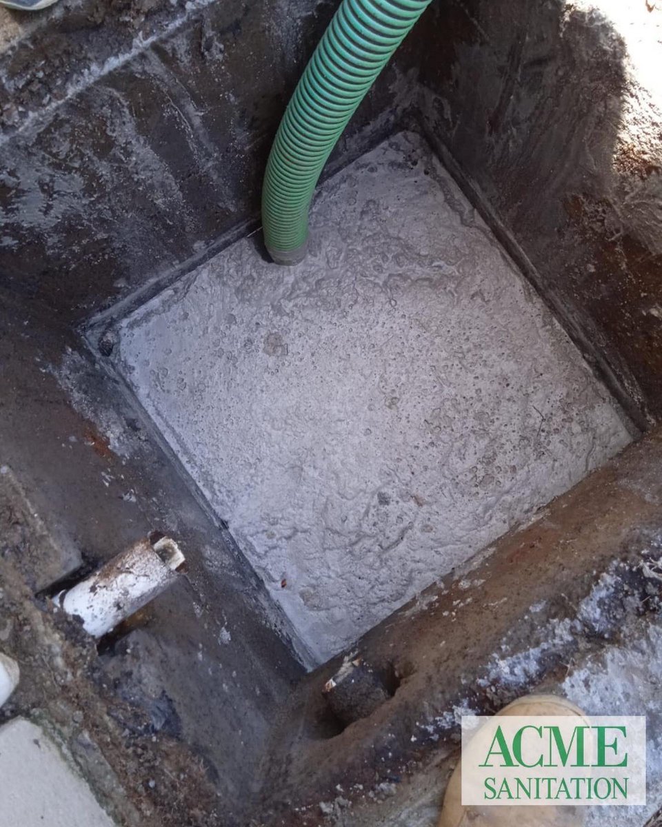 ACMESanitation's tweet photo. What happens when you don’t clean your grease trap 😰

Solid food particles settle at the bottom of the tank converting into a thick hard mass that becomes impossible to clean. This can create blockage in the drainage system. 
#ACMESanitation #greasetrapcleaning #septicsystem https://t.co/dh2917ztZ1