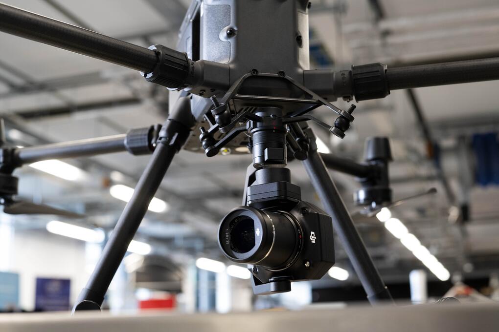 Colleagues in our Lancashire Innovation Drone Zone team are collaborating with <a href="/Bi3Intelligence/">Business Insight 3</a> to develop new #drone #security #technology concepts.  
Find out more #Lancashirehour 👇
ow.ly/KjN750KAlGC
Read more about our LIDZ project here 👇
ow.ly/lUmq50KAlWJ