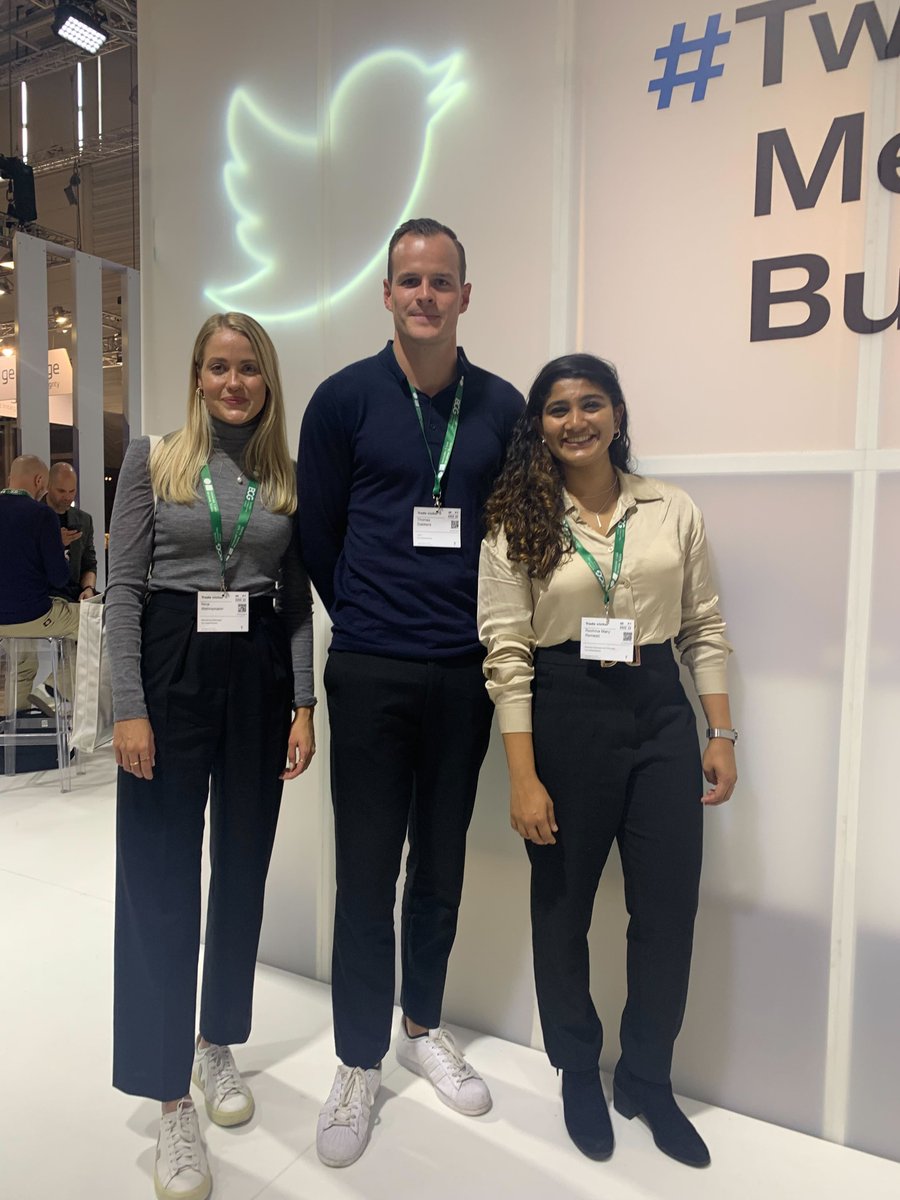 socialdatabase's tweet photo. Incredibly fun to see what was happening in the #ConversationCube at @dmexco. @TwitterDE hosted a masterclass around the World Cup; it was lovely meeting up with the team again!
#TwitterxSocialdatabase https://t.co/NGg1pFKGH0