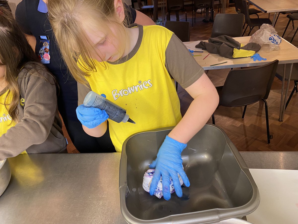 41stB's tweet photo. Tie-dying. Girls asked if they could do something creative so we decided to tie-dye some items. There where t-shirt, shorts and pillow cases. #girlsinthelead #girlguidinguk #fun https://t.co/JHUpXBLL2J