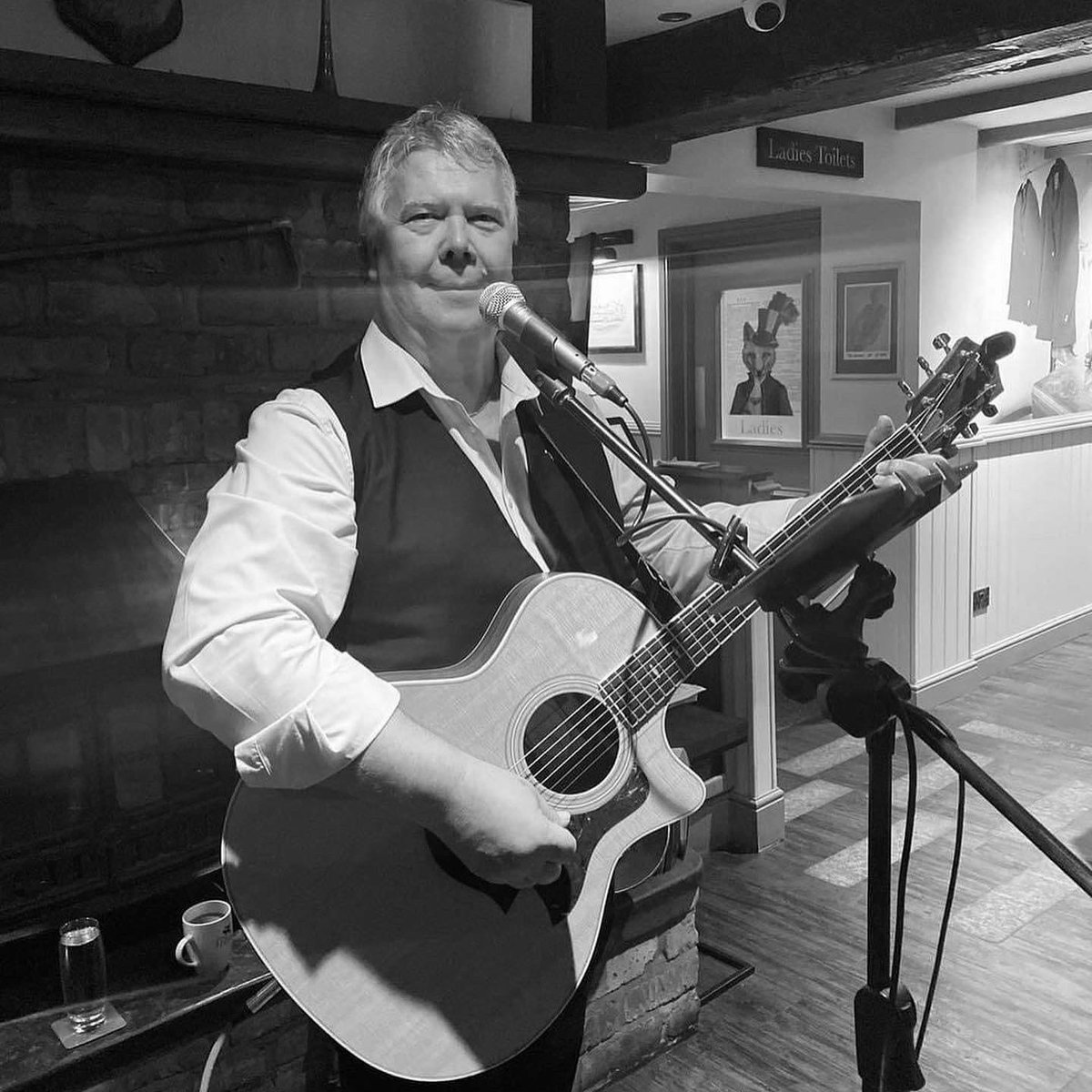 Fox & Hounds tweet media
