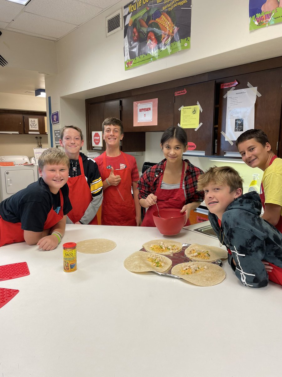 MrsLinnertFACS's tweet photo. 8th grade made chicken and bell pepper quesadillas + 7th baked their pizzas today! 🫑🍕@WEARECMS25 https://t.co/Y4sRtUBIbS
