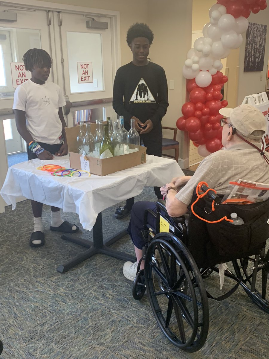 ElijahTWhite's tweet photo. Community Service at Harmony Assisted Living @BMSBetaClubR2 @BMSatRSD2 @MaxSpeedFitness https://t.co/ZveBQ55Rh9