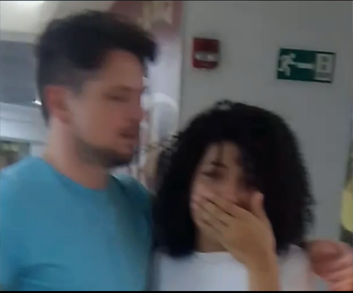 Yo estoy de vacaciones y salí corriendo al trabajo para ver a  <a href="/LassoMusica/">lasso</a> 
es demasiado cuchi diosmío 🥺

Perdón por llorar encima de ti, es que te amo mucho 🤍