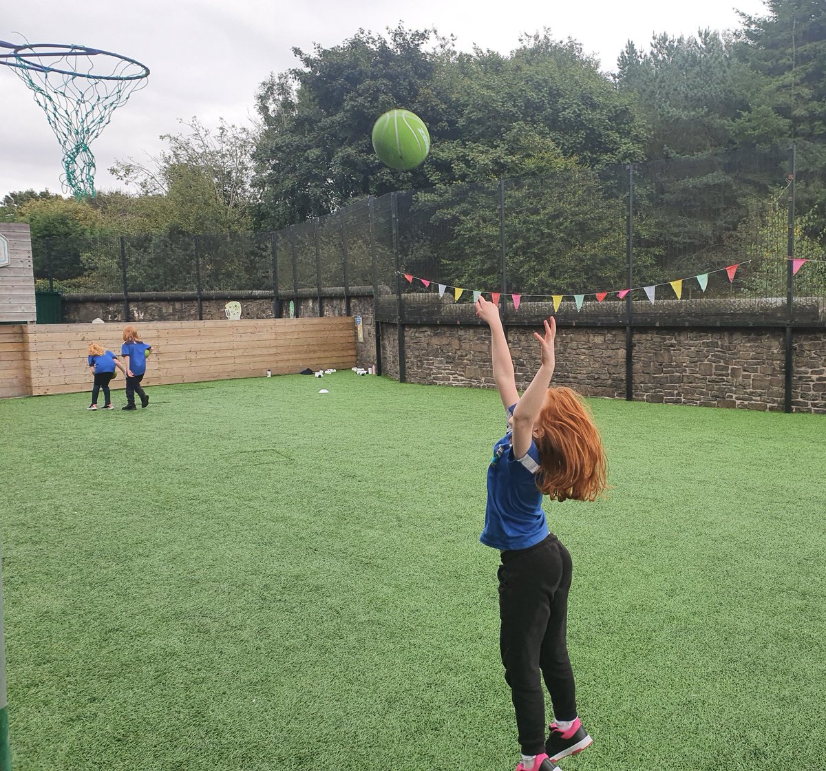 Waterprimary's tweet photo. Pass, move, pass, move, shoot, score! #Teamwork #attacking #defending #awareness #correctposition #selfbelief #resilience #respect #positivity 💛👍💙 https://t.co/3Wty637fO7