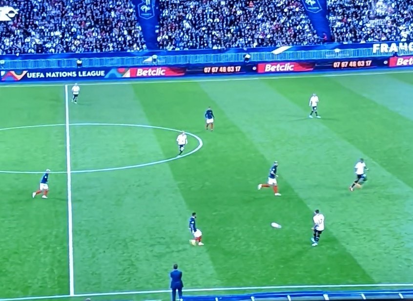 SportBuzzBizz's tweet image. Betclic vous invite à appeler le 07 67 46 03 17 pendant le match France - Autriche... 🤔

#FRAAUT #betclic @Betclic