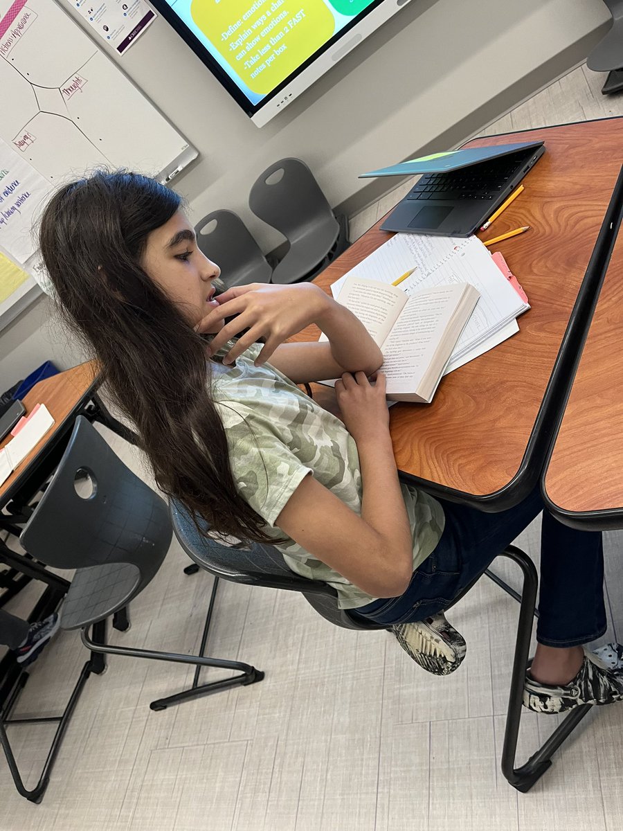 SDelormELA's tweet photo. Analyzing character emotions! @CrecArtsMiddle1 https://t.co/L2A1mZ32Bz