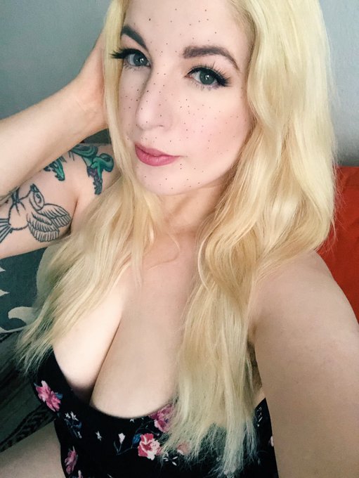 hi! daytime cam!! you should search for me on @StreamateModels okie dokes? https://t.co/xnmflmLr79