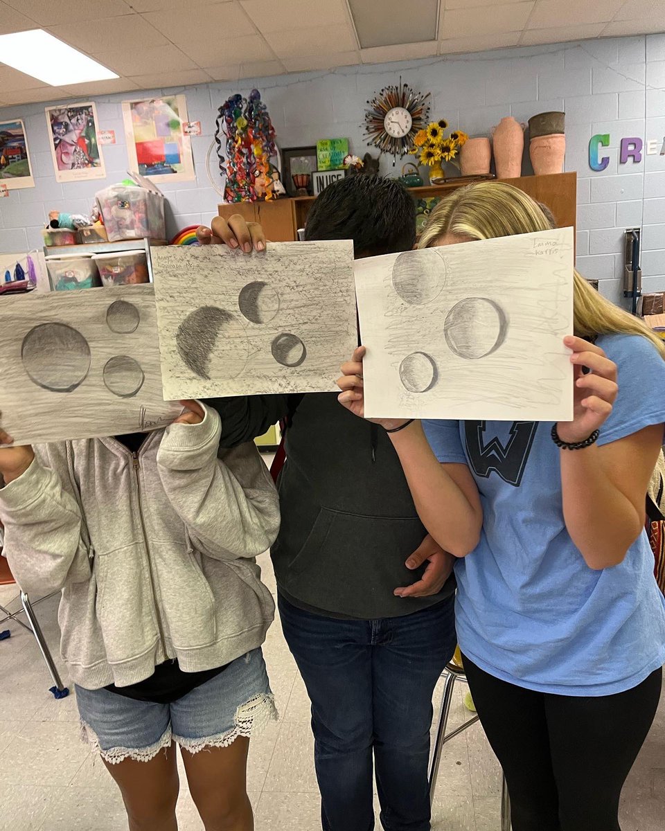 mtnartteacher's tweet photo. Happy day in the art room! Throwing pottery on the wheel, drawing water droplets in 7th/8th, and painted paper in 1st and 2nd! #artteacher #teachart #pottery #paintedpaper #wearewatauga @ValleCrucisSch @WataugaSchools https://t.co/NeBVihoFa7