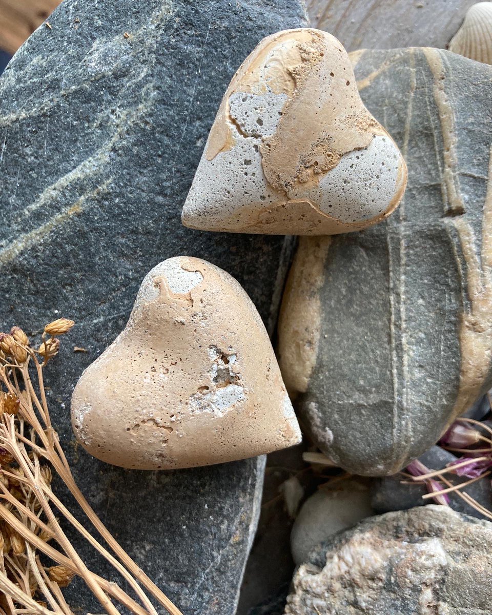CastingAshes's tweet photo. Crumbled textured heart pebbles in earthy neutral tones. Perfectly sized for your pocket and hand. #heartpebble #cremationpebble https://t.co/1AyHhSLYeS