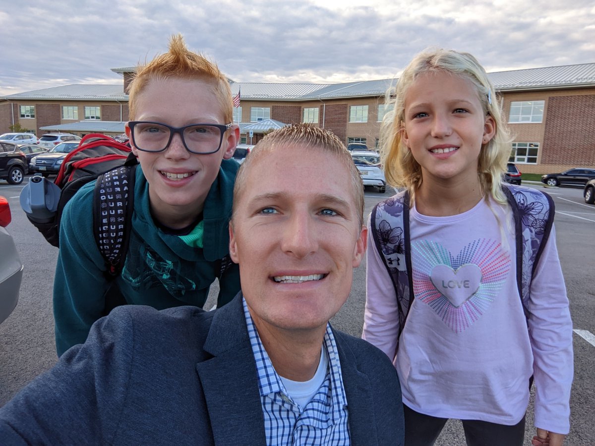 OhioDAS's tweet photo. DAS Assistant Director Ryan Garber participated in the @OhioJFS Fatherhood Commission #FathersWalk today. Visit https://t.co/kTPvNs8vqu for details on its work to provide opportunities for fathers to become better parents, partners, and providers. https://t.co/4T8QwXNnT4