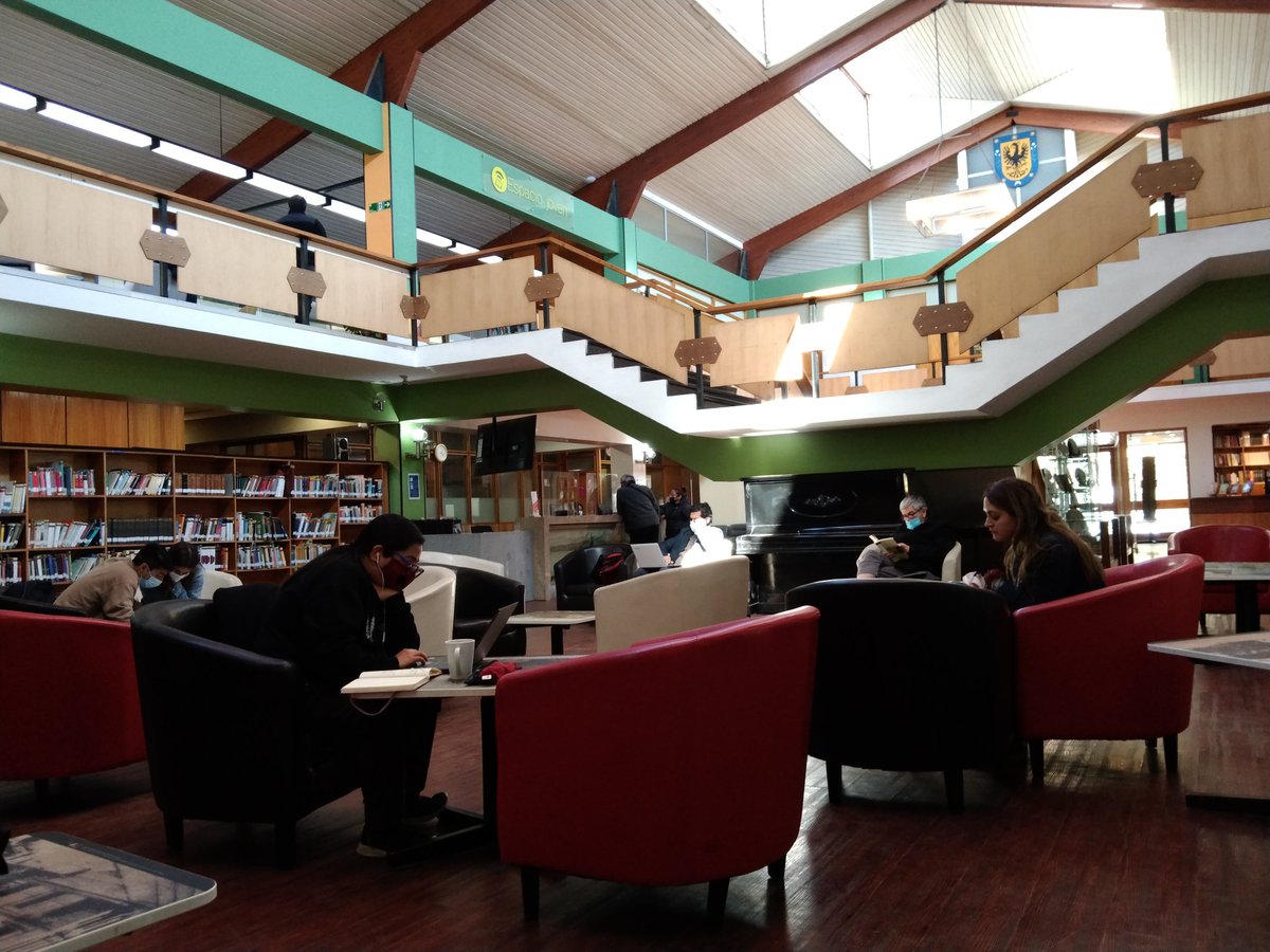f_santander5's tweet photo. La #BPMConce es el lugar que más me atrae dentro del cuadrante del parque Ecuador de Conce. En fin, fue aqui donde me pidieron pololeo x primera vez, y es aqui donde los recuerdos afloran a mil,.sobre todo los de mi juventud liceana 🥹🫰 https://t.co/Nvdd1N3NXT