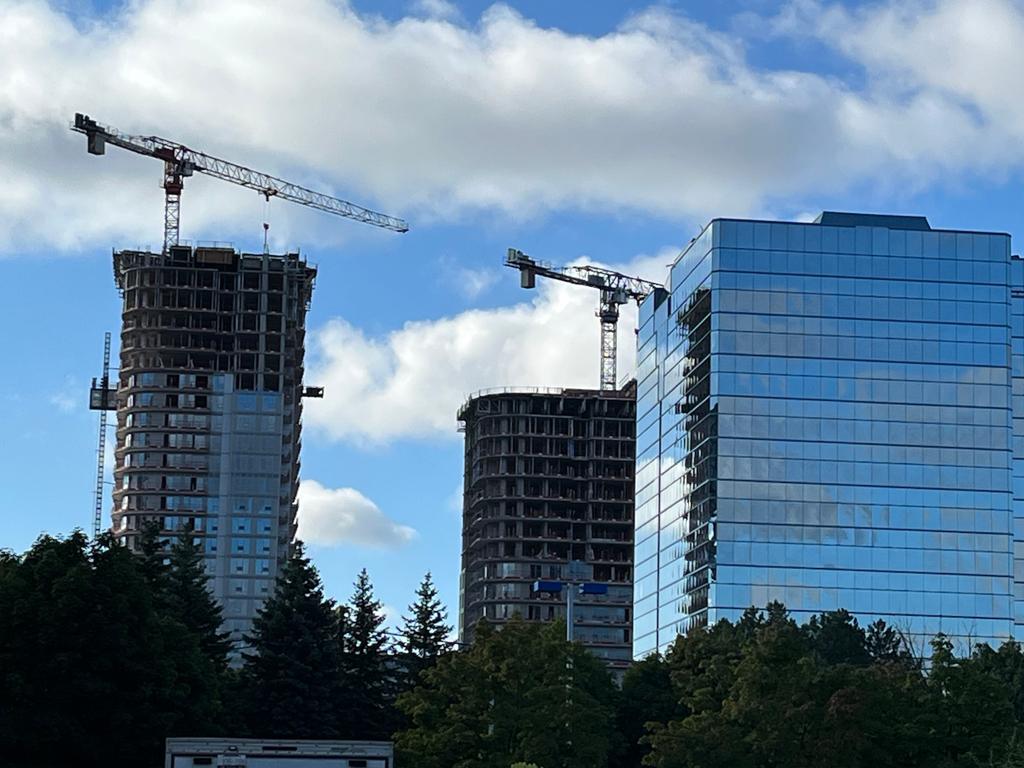 JeanYip3's tweet photo. #ScarboroughAgincourt is growing fast &amp; housing projects are being built around the riding to accommodate our population. Village Green, an emerging community at Kennedy &amp; 401 where 1 condo was completed last year, 4 condos under construction &amp; 3 more planned, for a total of 13. https://t.co/aXp3Jw7BUD