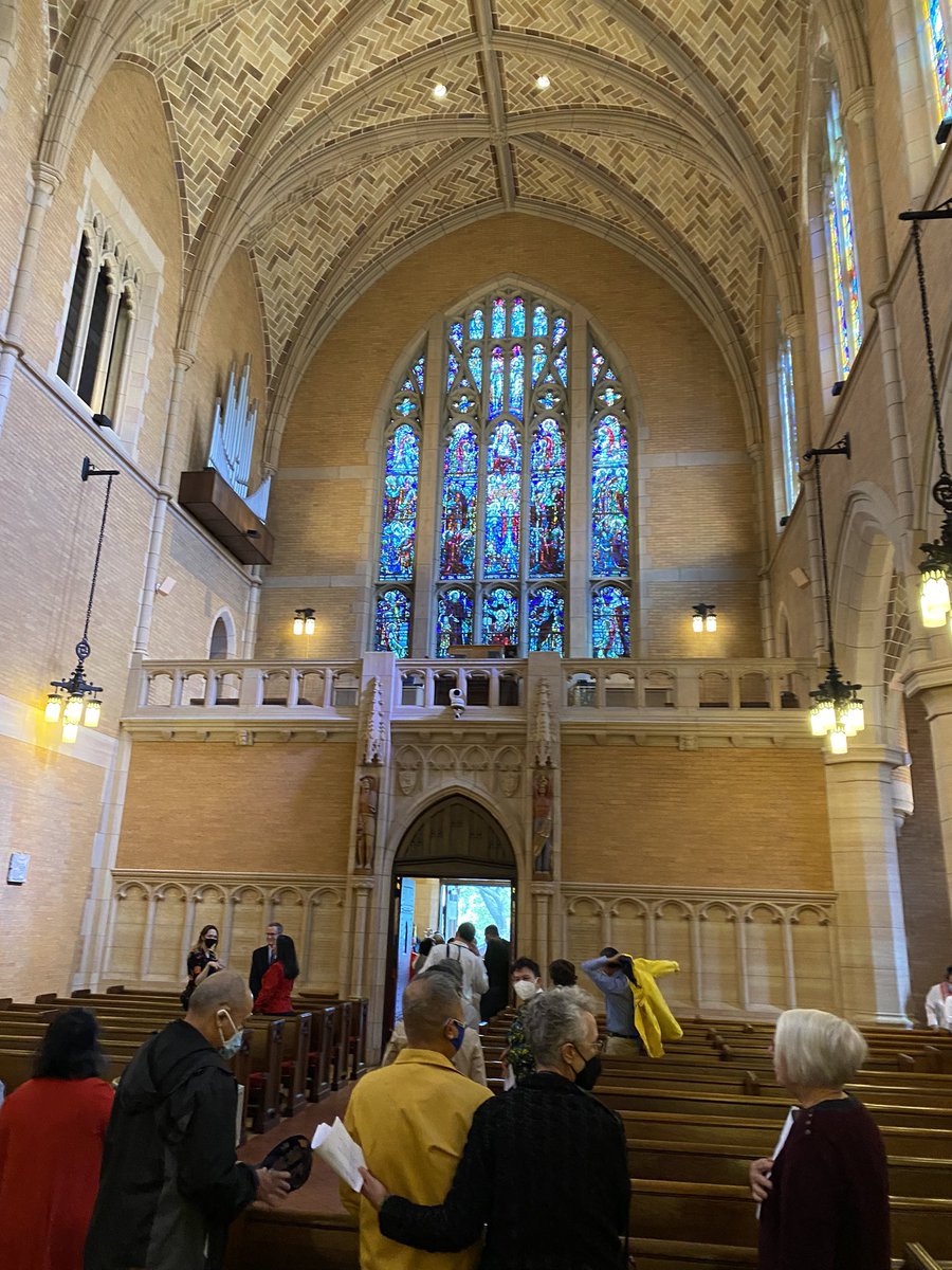 RevKateCress's tweet photo. Beautiful worship today with @PB_Curry (didn’t get a ‘real’ photo tho!) at @StMarksMpls as part of the #powerful Episcopal Asian Convocation. My @StJamesLA friends Fr Aidan Koh, Fr John Kim @kaemcJoyGiver &amp; I had the chance to meet @MinnesotaBishop Craig Loya!
#BelovedCommunity https://t.co/oS4QDxRZhR