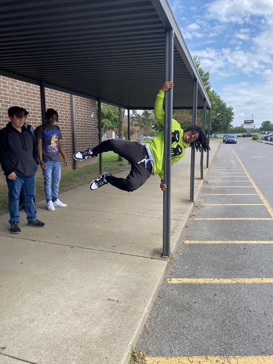 MrsKennySHS's tweet photo. 5th period was not to be outdone: Tyreque and Kayden showed out! https://t.co/zOkKz8bEvJ