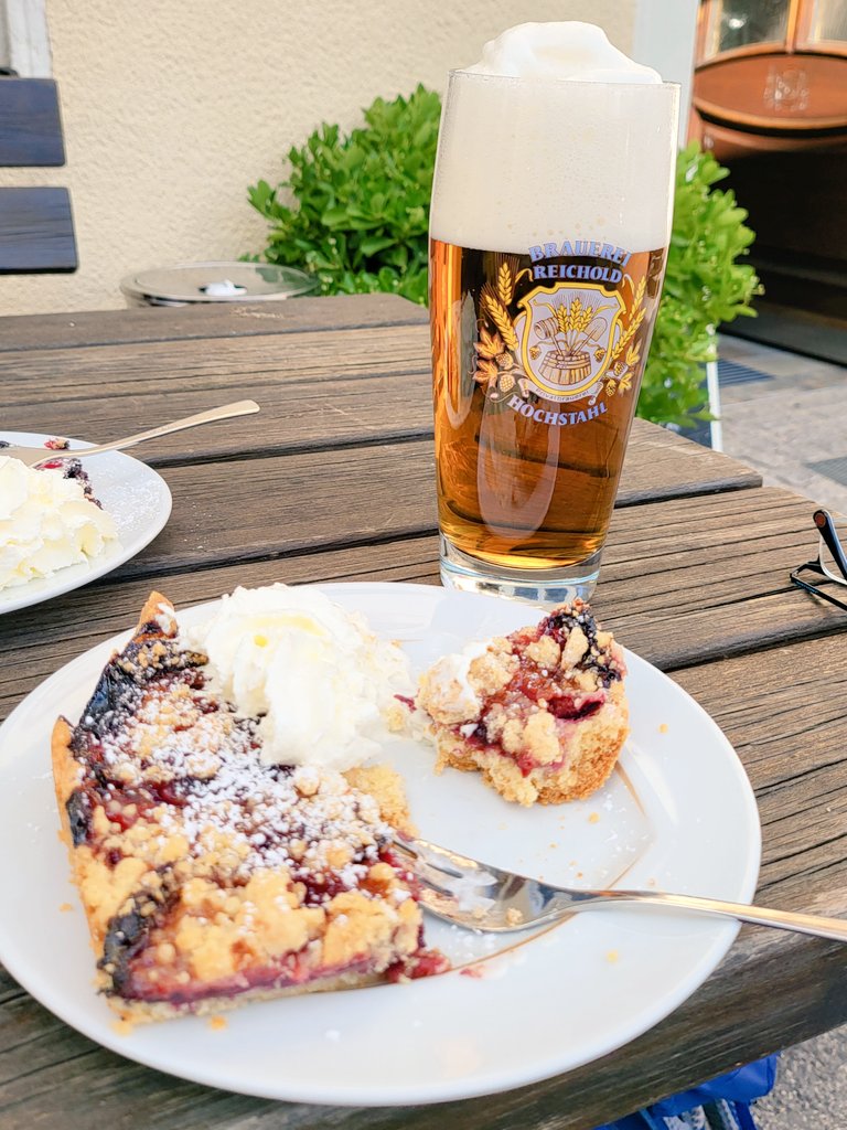 SNoleppa's tweet photo. Betriebsfahrt mit dem besten Team der Welt.
Tag 3/3. Heute 23 km Brauereien-Wanderung von Hollfeld nach Waischenfeld. #HFFAResearch https://t.co/LPEThykH6a