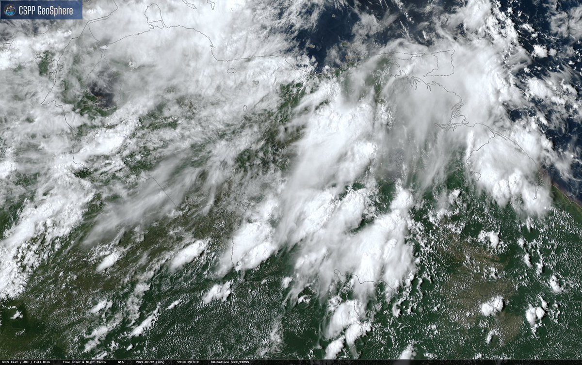 Meteovargas's tweet photo. A las 15:15 HLV se observan nubes convectivas generadoras de lluvias y algunas con actividad eléctrica en áreas de la región Guayana, sur de Monagas, Anzoátegui, Centro Norte, sectores de Guárico, Cojedes, Centro Occidente y los Andes #22Sep https://t.co/mY6N1jtBNJ