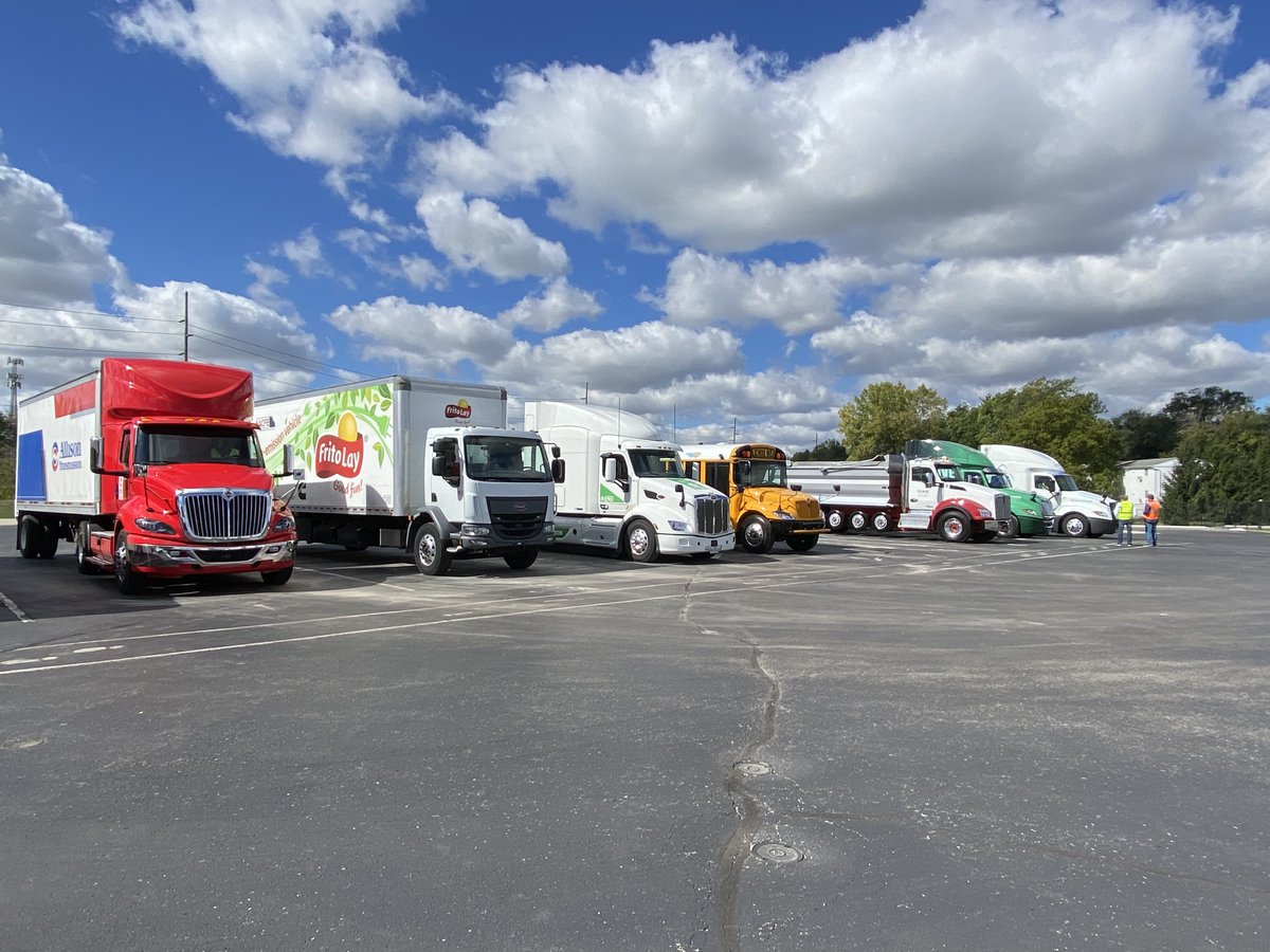 SAEIntl's tweet photo. What a great way to wrap up #COMVEC22 with the Ride-n-Drive event! Everyone who attended got to see and experience the newest in commercial vehicle #innovation. Thank you to everyone who attended! https://t.co/criEMQ3jog
