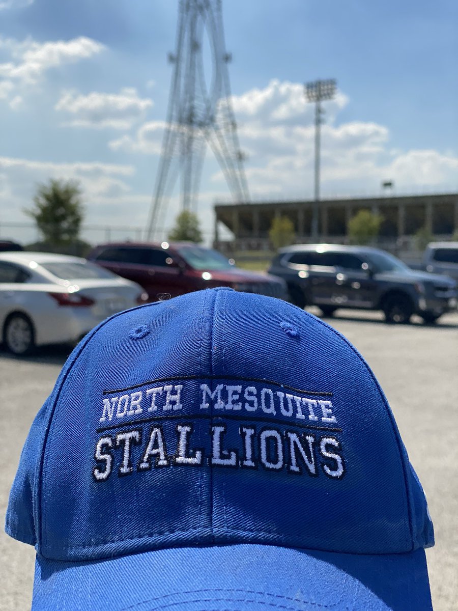 falconsathletix's tweet photo. I wore this for you all day Coach Mellado. I learned a lot about our craft in a short amount of time. Glad our paths cross even for a moment🖤🖤💙💙. #resteasycoach @NM_StallionFB https://t.co/9VA6uXWJzz