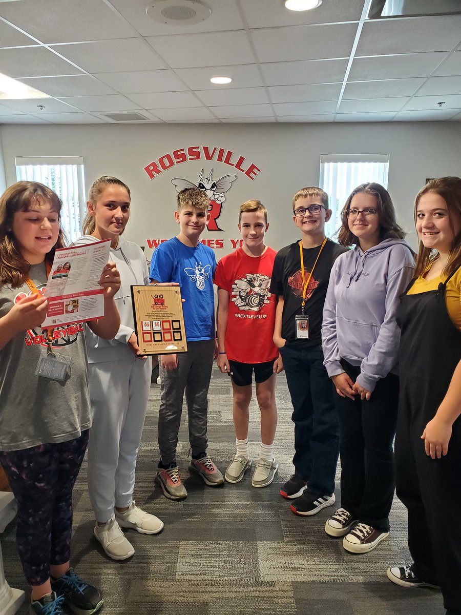 calmat50's tweet photo. Student Council officers receive the Riley plaque for 2021-22.
@terrylthompson6 @rileykids
#kidscaringandsharing
#rileymiracleschool https://t.co/lDpqHXvMXy