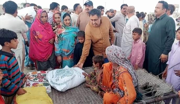 MFahadLashari's tweet photo. پی پی پی شعبہ خواتین کی مرکزی صدر و ایم پی اے فریال تالپور کی ہدایات پر رتوڈیرو ٹینٹ سٹی میں بسے برسات متاثرین کے لئے راشن اور ٹینٹس بھیجے گئے
@BBhuttoZardari
#SindhFloods2022 https://t.co/4JhnDEu4vN