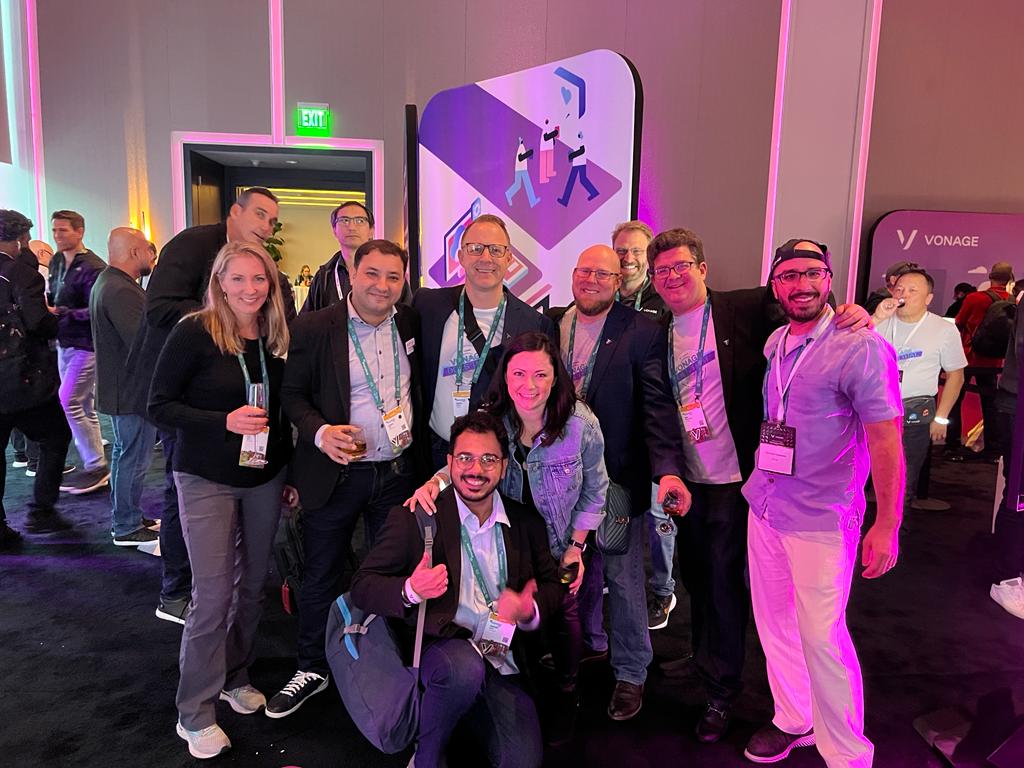sohamdesai1994's tweet photo. Amazing time spent with the Vonage Team!! @smsmagic @Vonage @Dreamforce #df22 https://t.co/yg2ylMZBDU
